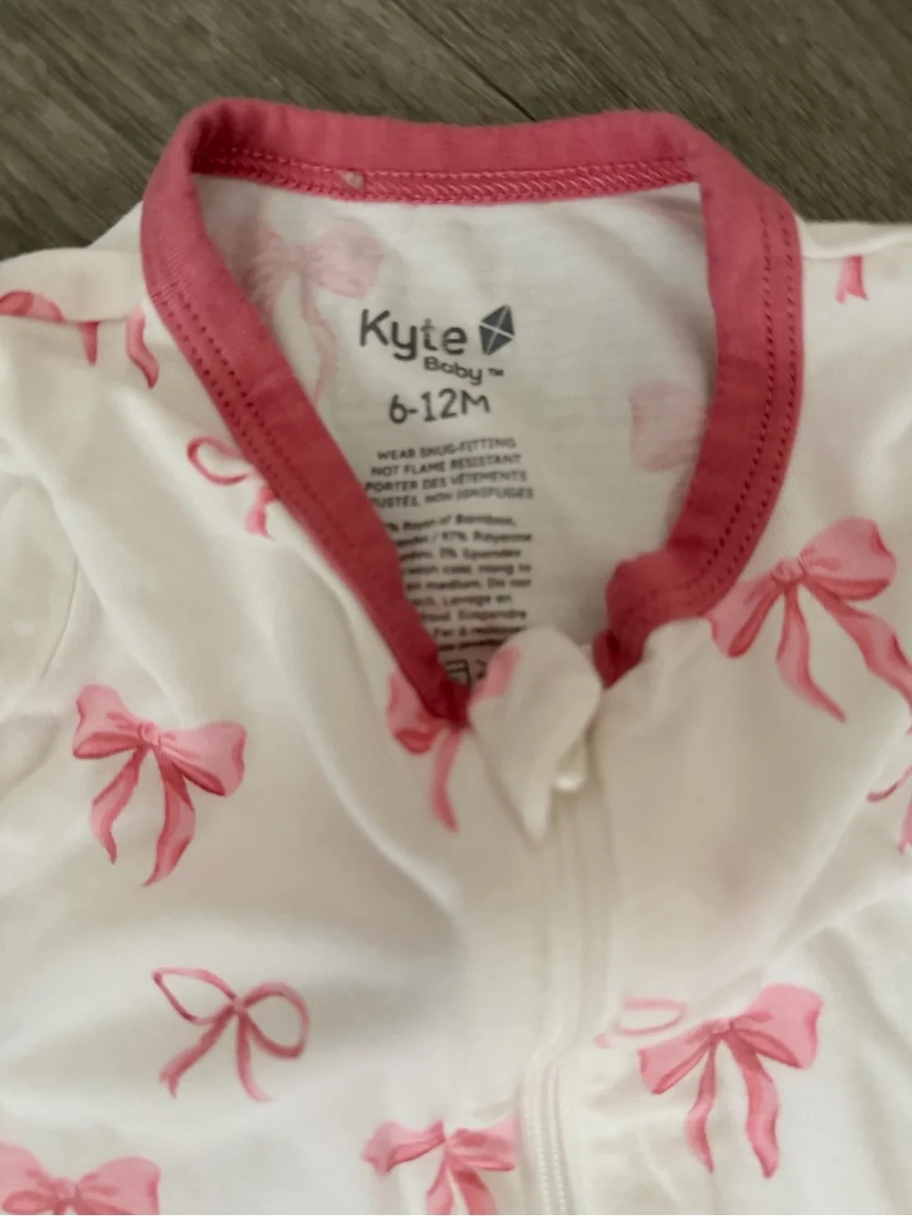 Kyte BABY Baby Girls Bamboo Bow Print Zip Front Footie Size 6-12 months